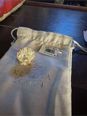 Kendra Scott Lucia Shell Gold Cocktail Ring size 6